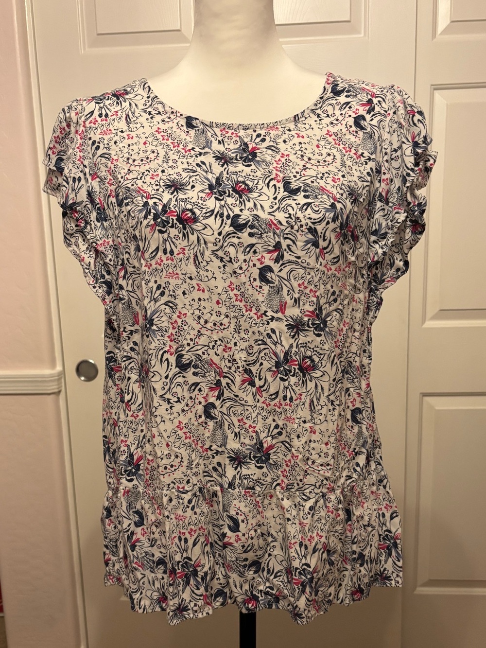 Angels Forever Young White Floral Short Sleeve Ruffle-Hem Blouse